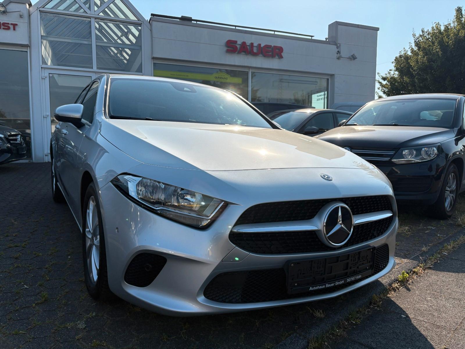 Mercedes-Benz A 200/Navi/Teilleder/R-Kamera
