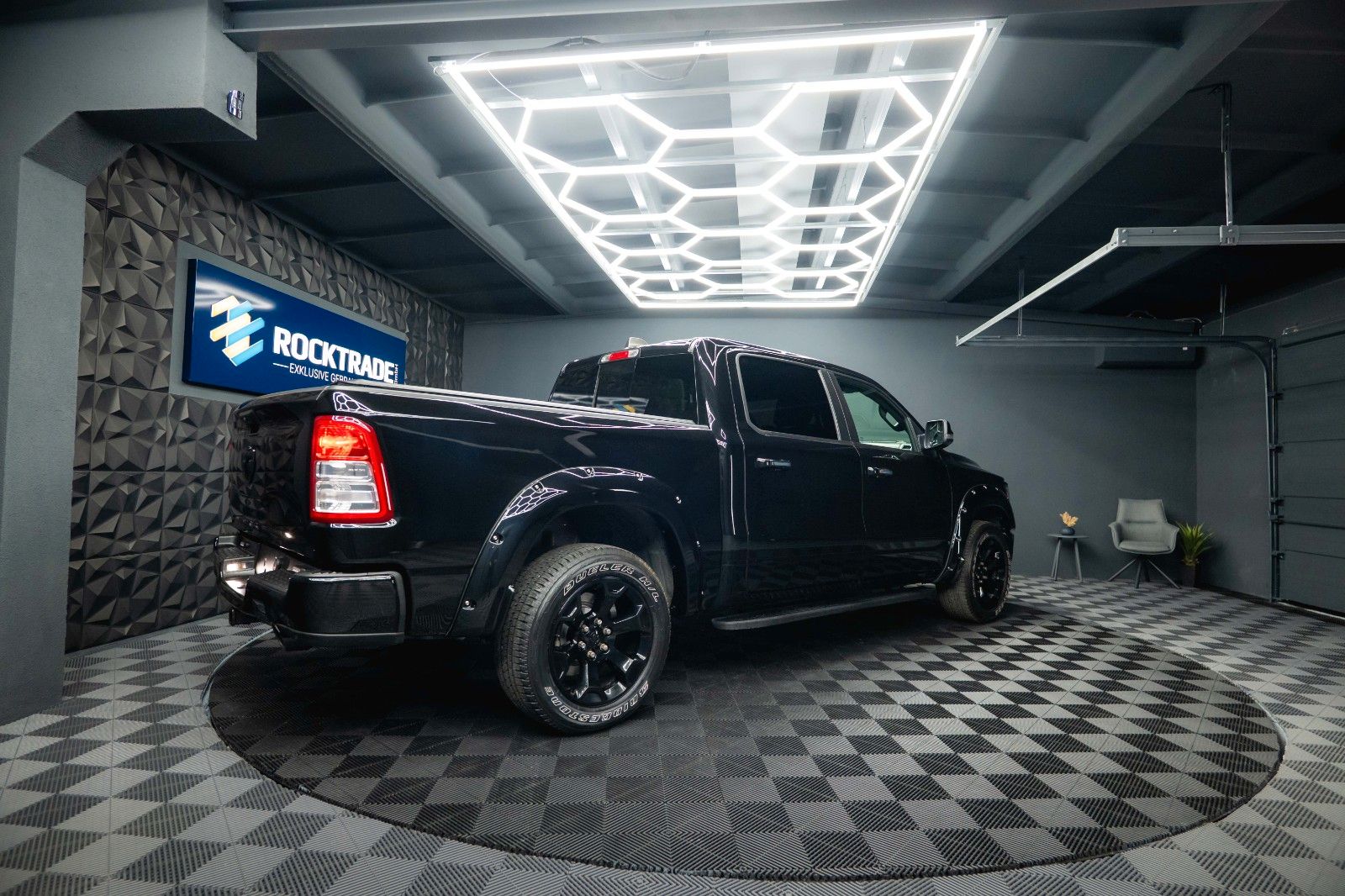Fahrzeugabbildung Dodge RAM 5.7 V8 HEMI 4x4 OFFROAD BLACK EDITION 19%