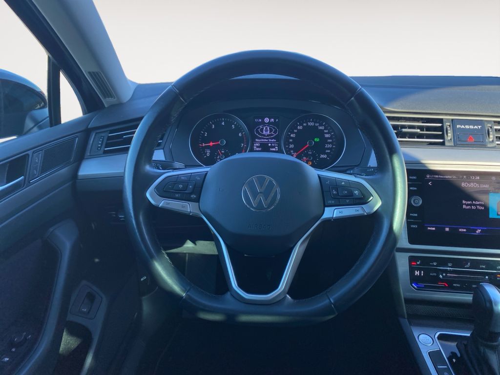 Fahrzeugabbildung Volkswagen Passat Variant 1.5 TSI DSG Navi,LED,SH,ACC,PDC