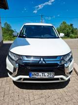 Mitsubishi Outlander 2.4 MIVEC PLUG-IN HYBRID 4WD Basis...