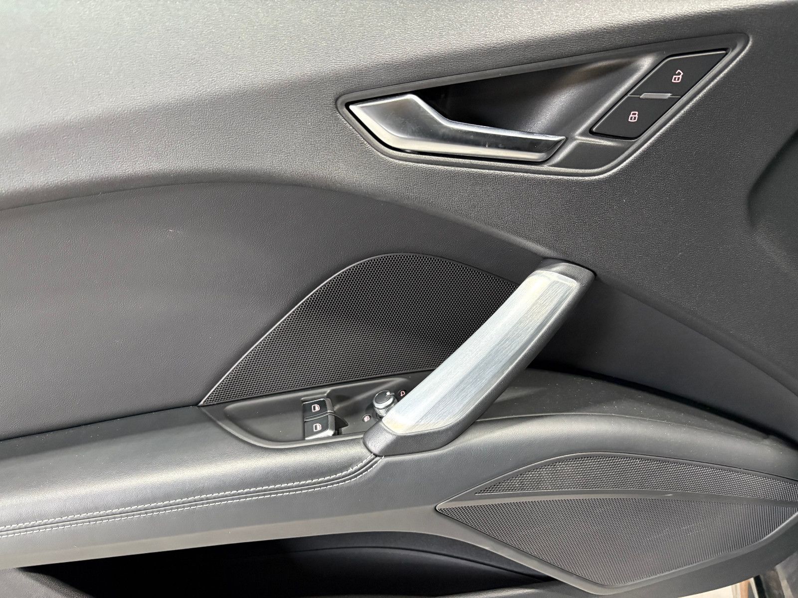 Fahrzeugabbildung Audi TT Coupe 2.0 TFSI/NAVI/PDC/SHZ/TEMPOMAT/8-FACH