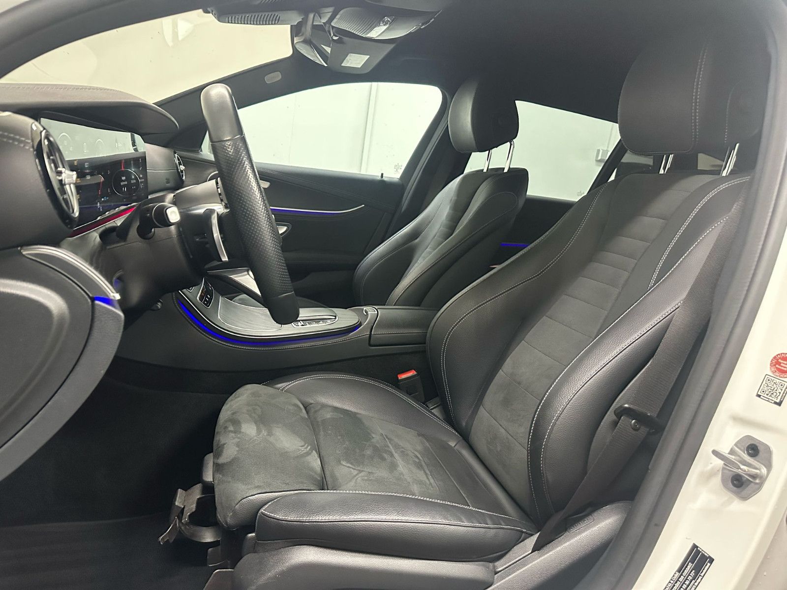 Fahrzeugabbildung Mercedes-Benz E 300 d 4MATIC T Autom. AMG-LINE*NIGHT*360*HUD*