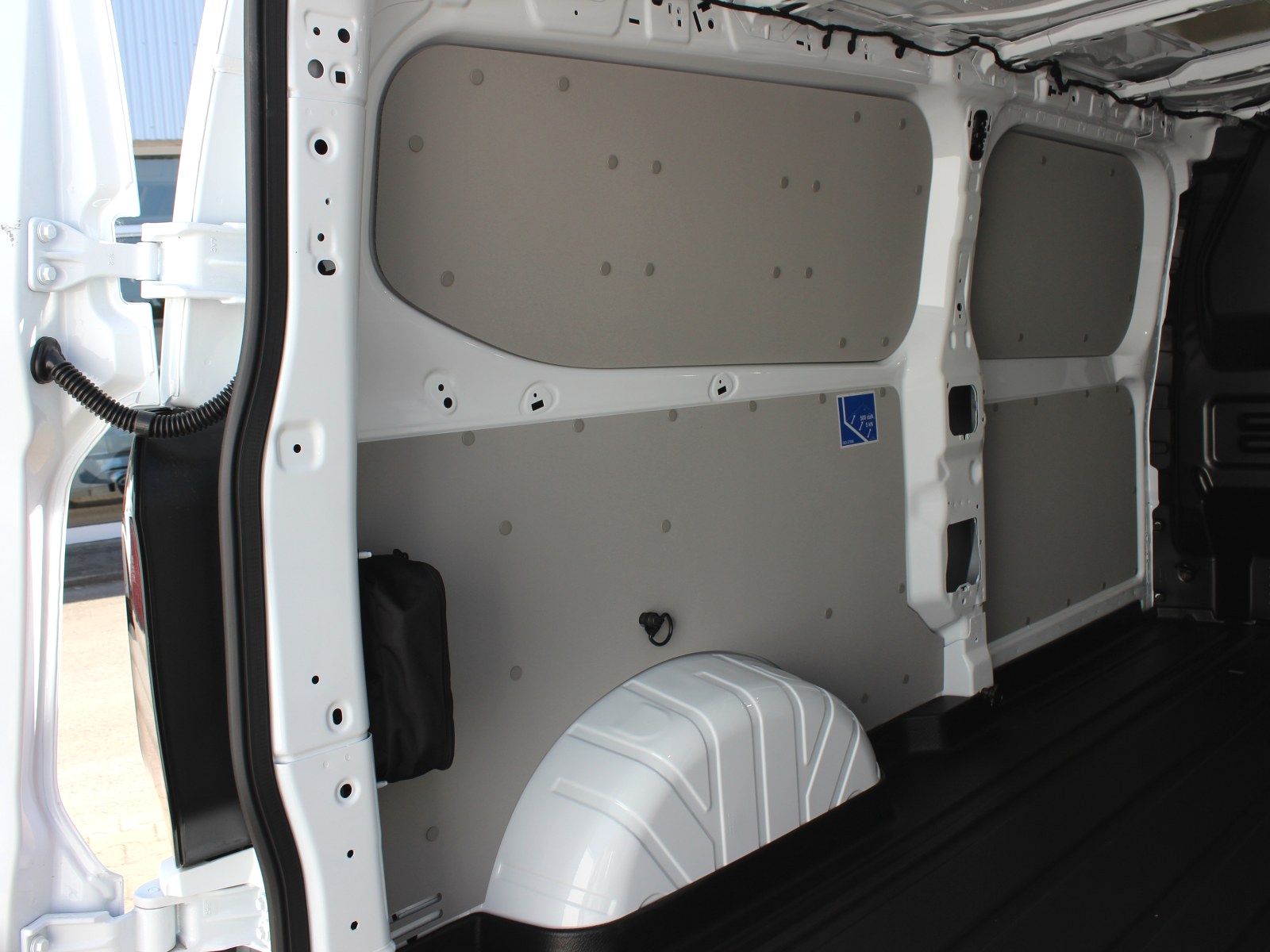Fahrzeugabbildung Ford Transit Custom 320 L2 Trend FWD Plug-in Hybrid