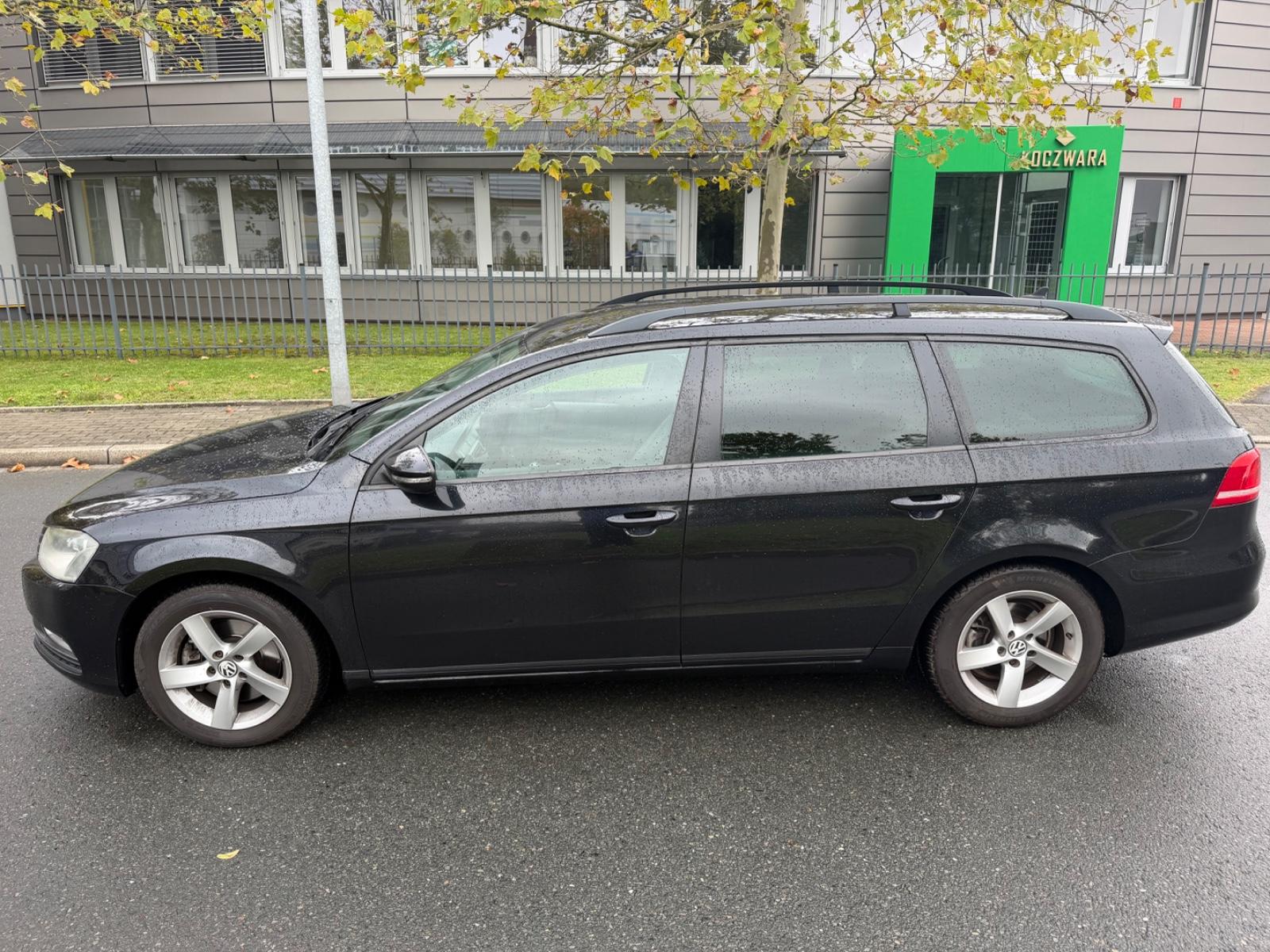 Volkswagen Passat 2011 — салон
