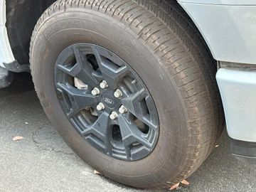 Ford F 150 Lightning XLT 2025 weiss im Vorlauf