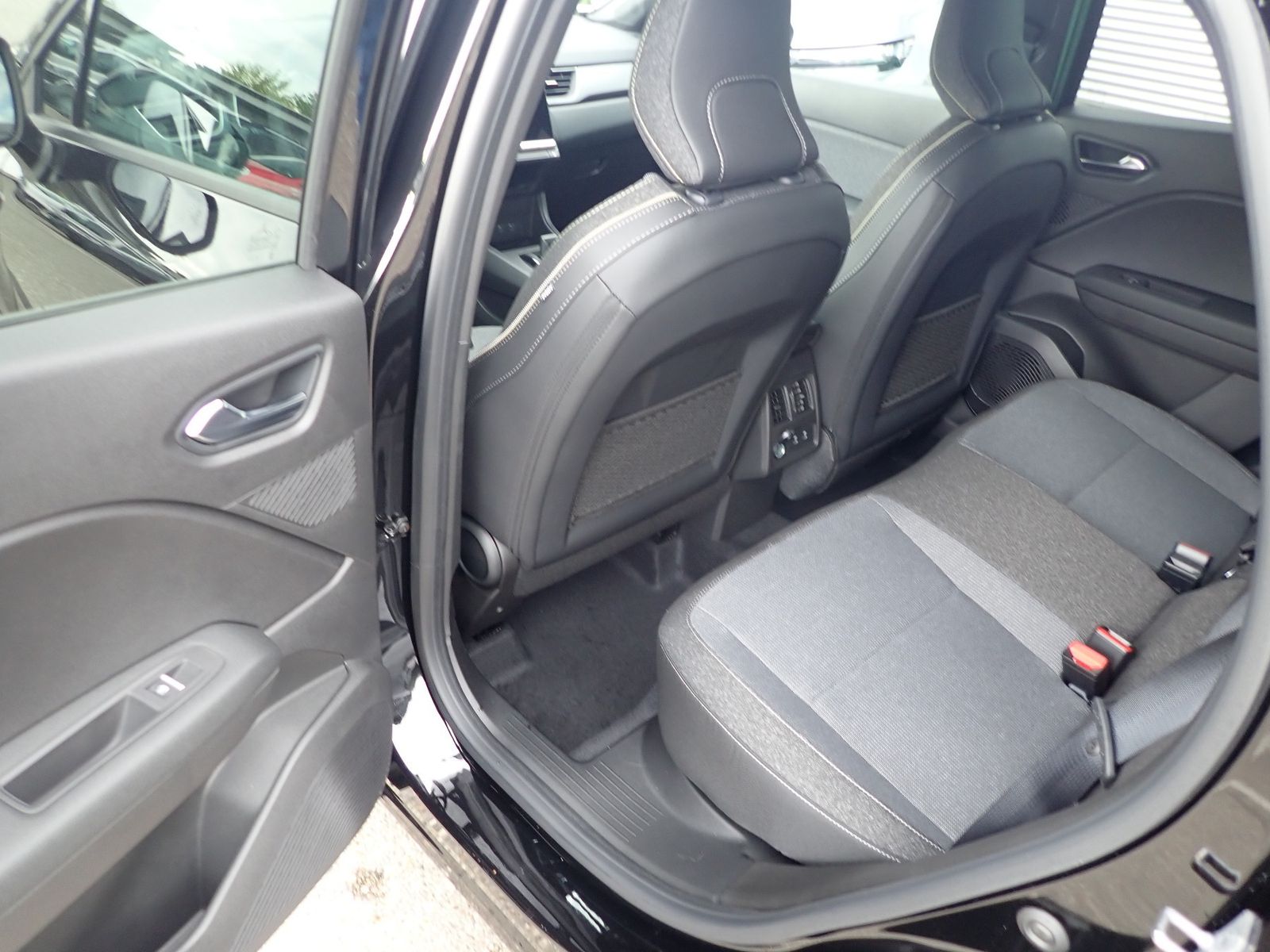 Fahrzeugabbildung Renault Captur Techno Mild Hybrid 140 EDC