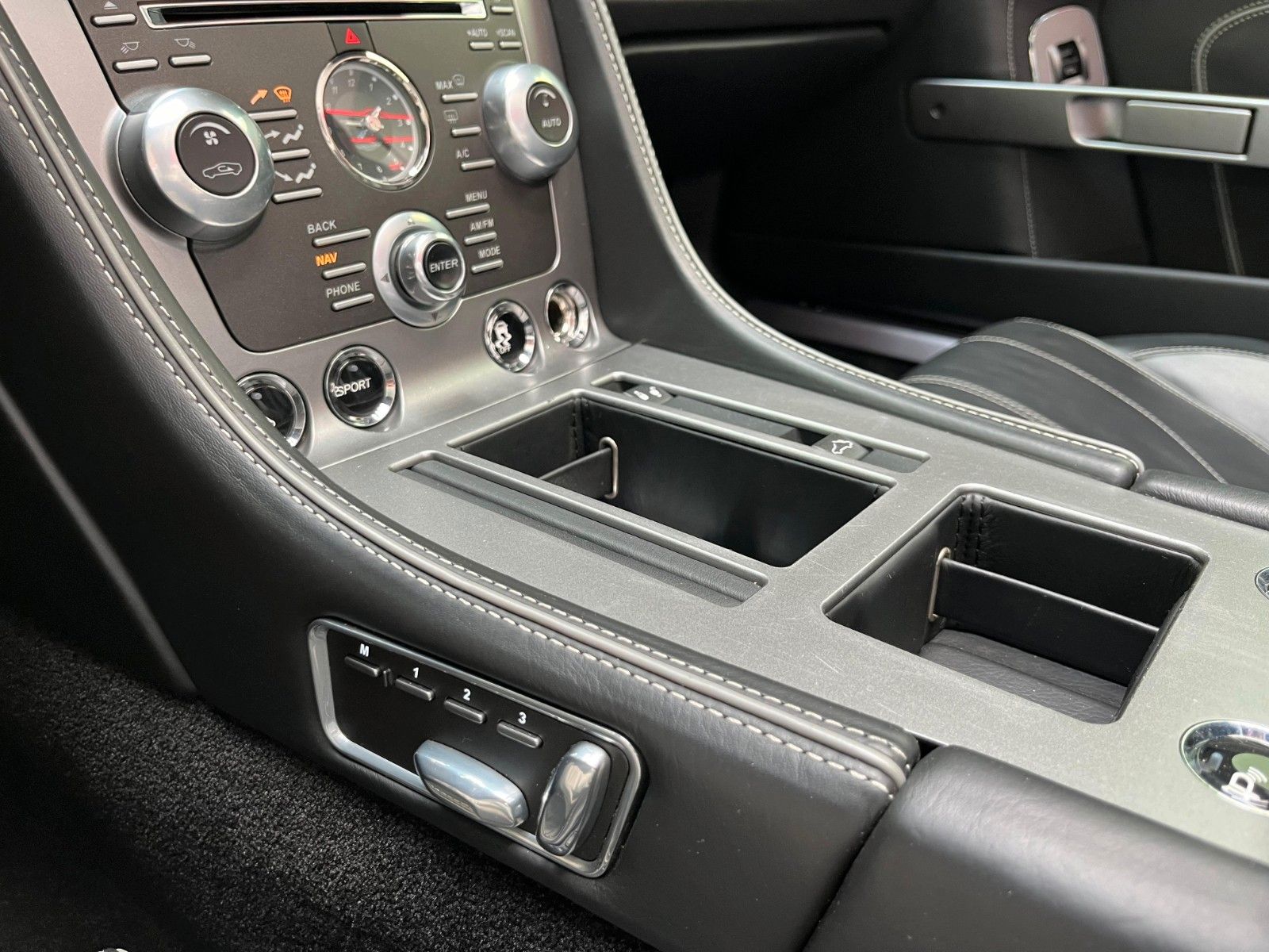 Fahrzeugabbildung Aston Martin DB9 / Virage Volante V12*Carbon-Ceramic-Brakes*