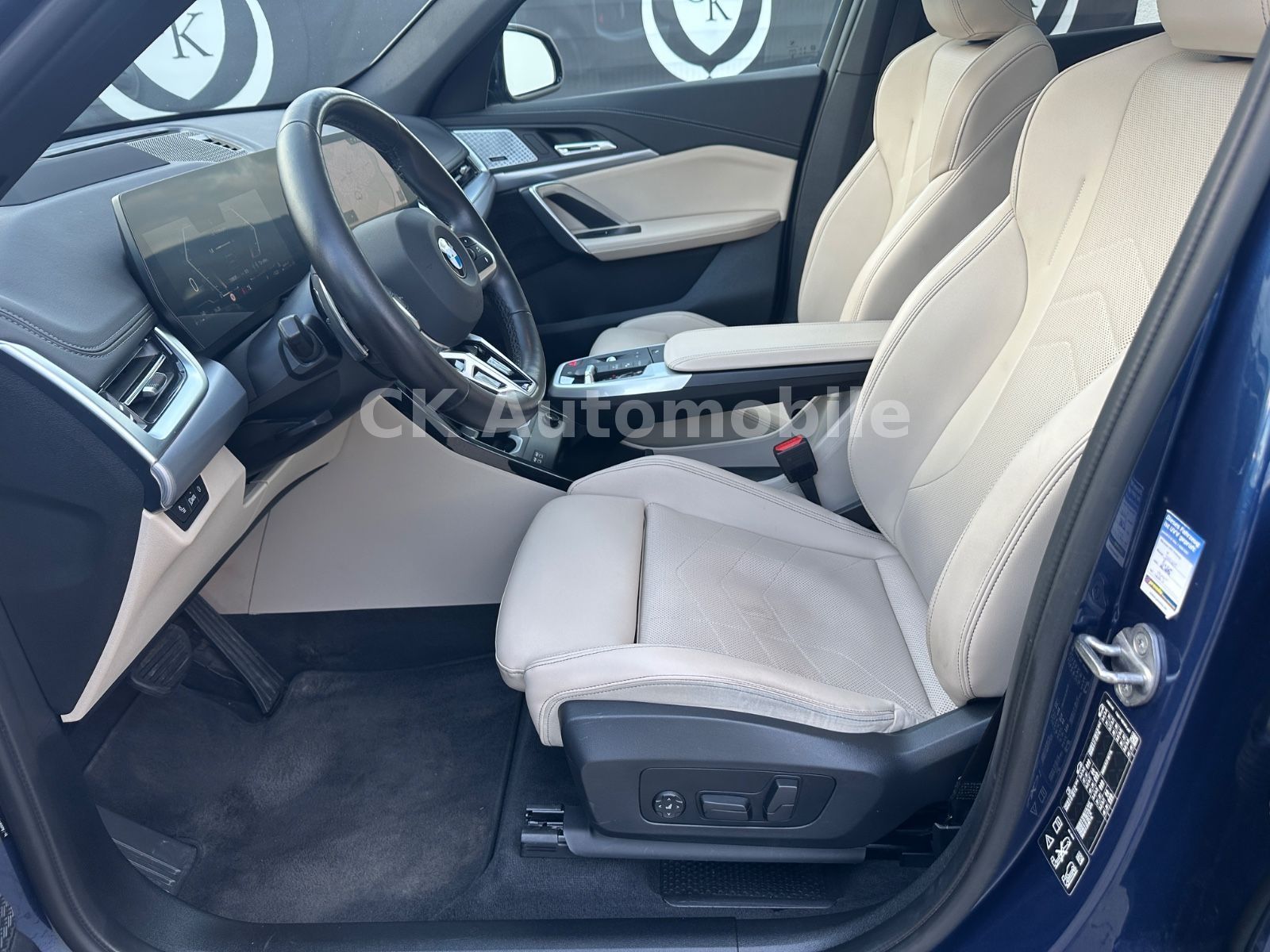 Fahrzeugabbildung BMW X1 20d xDrive xLine/Navi/Head-Up/Pano/LED/360°
