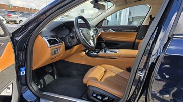 BMW 750 - 11