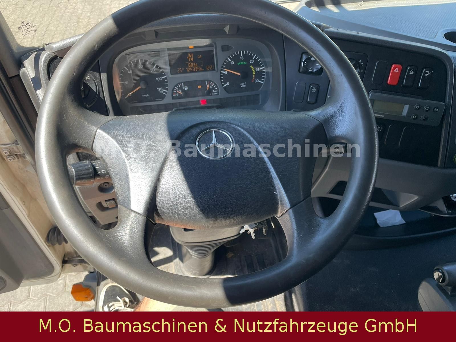 Fahrzeugabbildung Mercedes-Benz 1222 L / Ladebordwand / Thermoking VM-400 D /AC