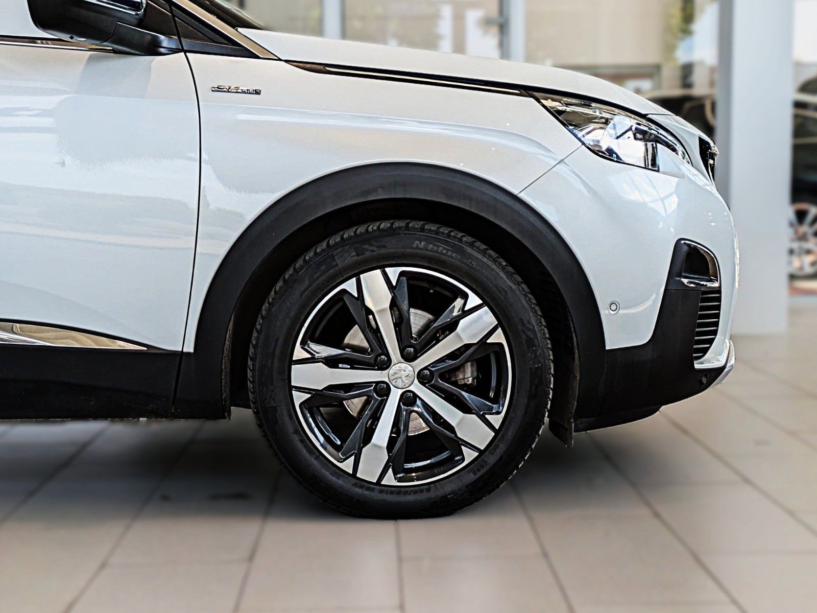Fahrzeugabbildung Peugeot 5008 GT-LINE LEDER NAVI PANORAMA LED AHK 7-SITZE