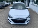 Hyundai i20 1,2 AHK Temp. Shzg PDC Klima Navi BT 56TKM - Hyundai i20 mit Benzin-Antrieb: Kleinwagen, 1.5
