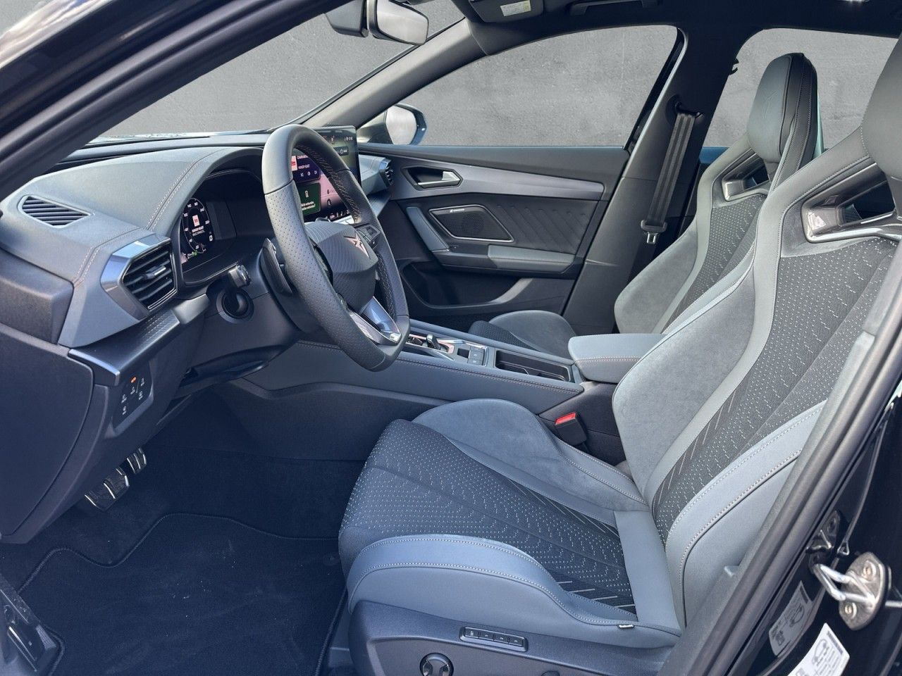 Fahrzeugabbildung CUPRA Formentor 2.5 TSI 287 kW 4Drive VZ5 - mit KI generiert/bearbeitet