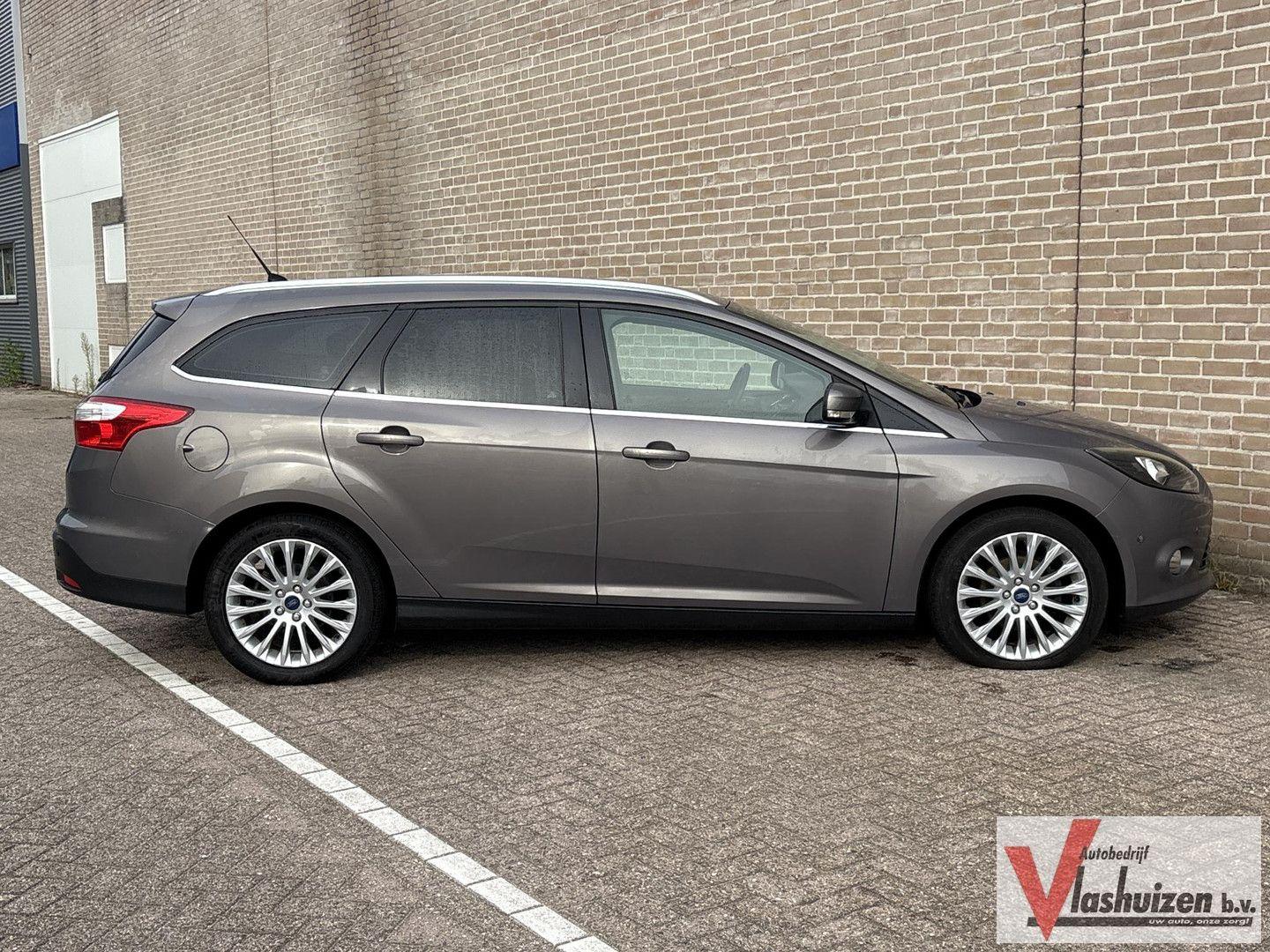 Ford Focus 2012 — photo 7