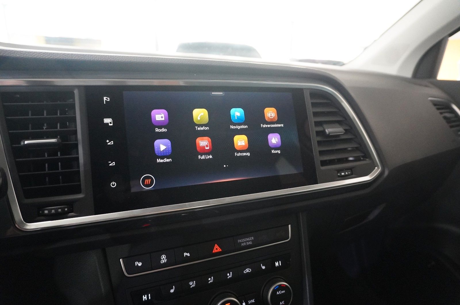 Fahrzeugabbildung SEAT Ateca 2.0 TDI 4DRIVE STYLE NAVI/LED/SH/SPORT/AHK