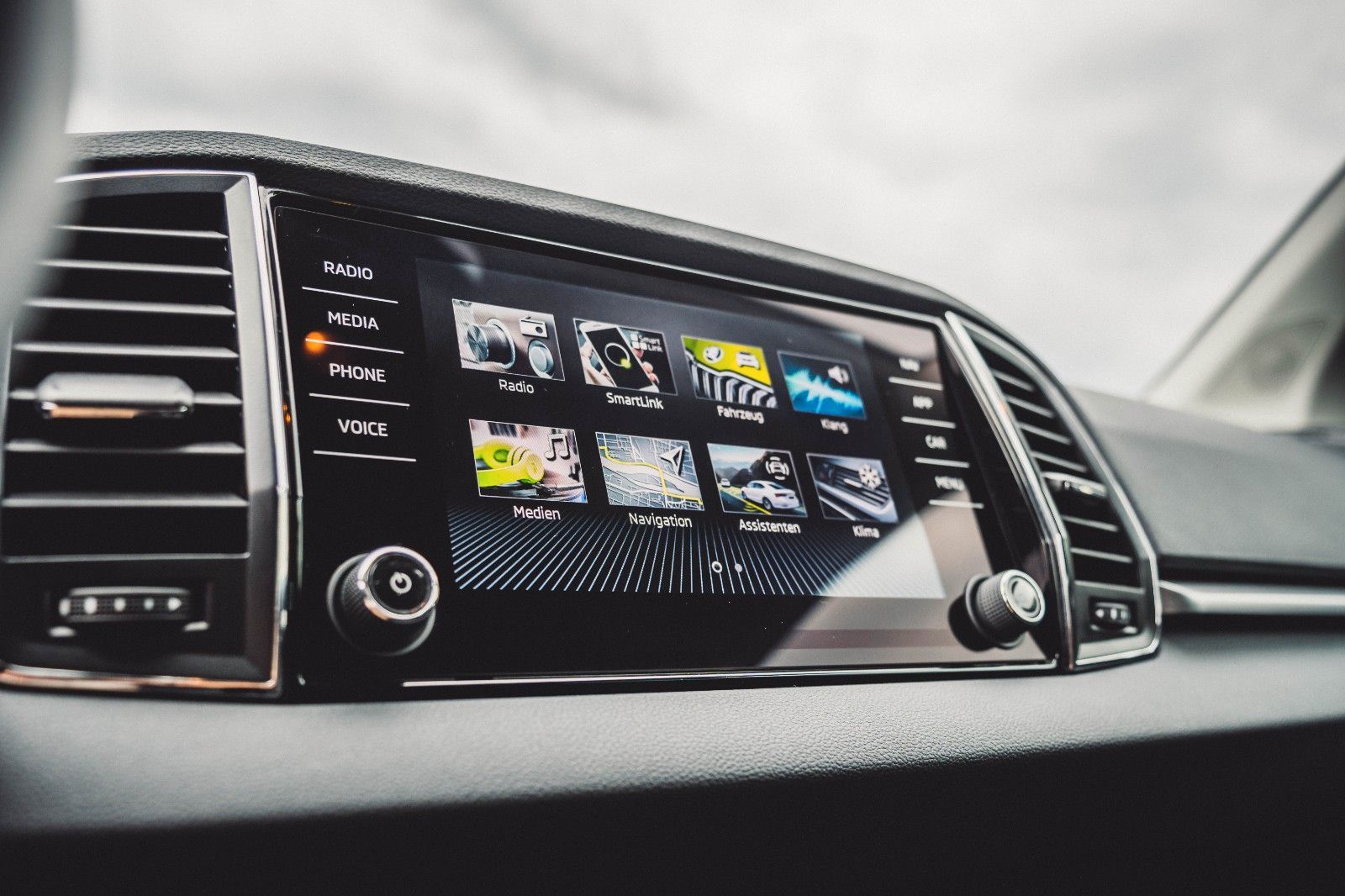 Fahrzeugabbildung SKODA Karoq 1.5 TSI*DAB*PDC*Kamera*ViCo*Garantie*u.v.m