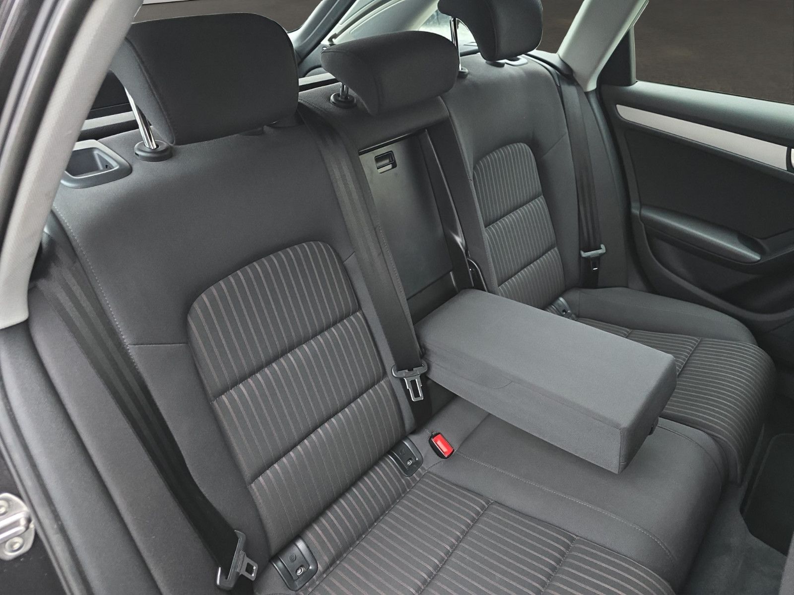 Fahrzeugabbildung Audi A4 Avant Ambiente+AHK+NAVi+TEMPOMAT+Elektr. Heck