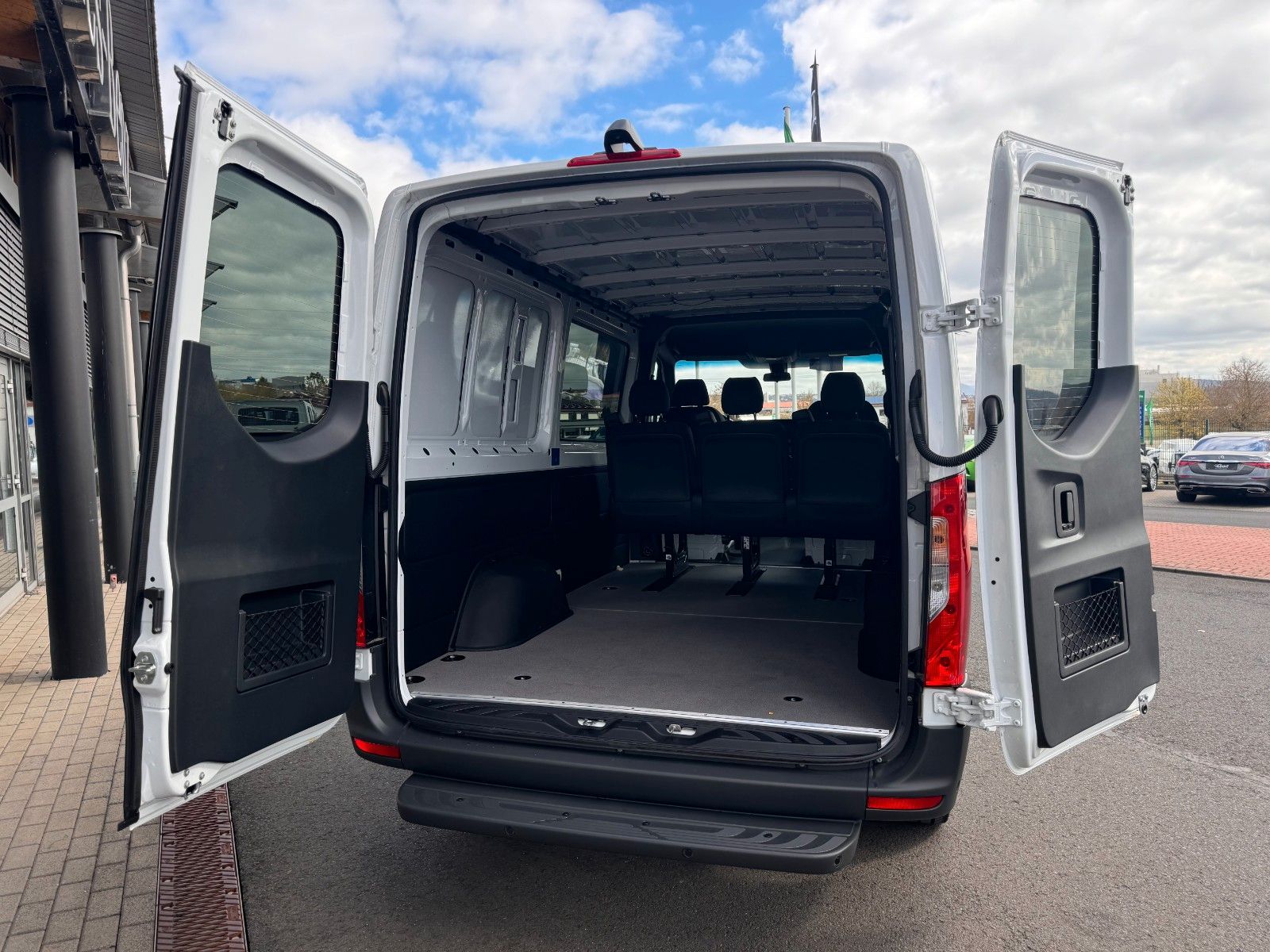 Fahrzeugabbildung Mercedes-Benz Sprinter 317 CDI 3665 Mixto/DoKa Klima Kamera