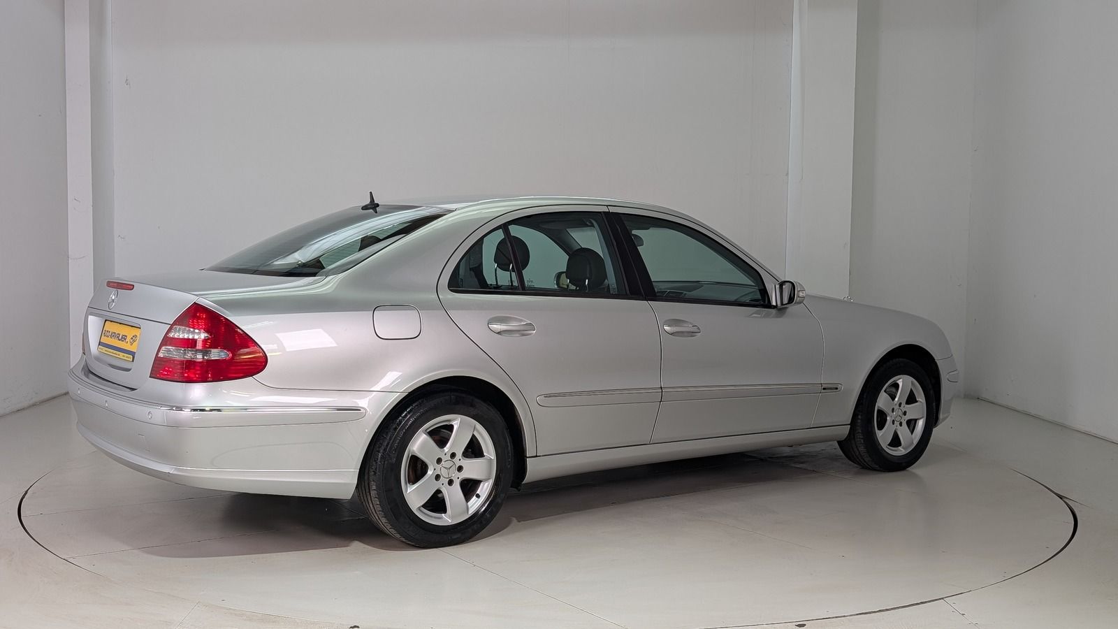 Fahrzeugabbildung Mercedes-Benz E 320 4Matic * Bi- Xenon * STHZ * Elegance