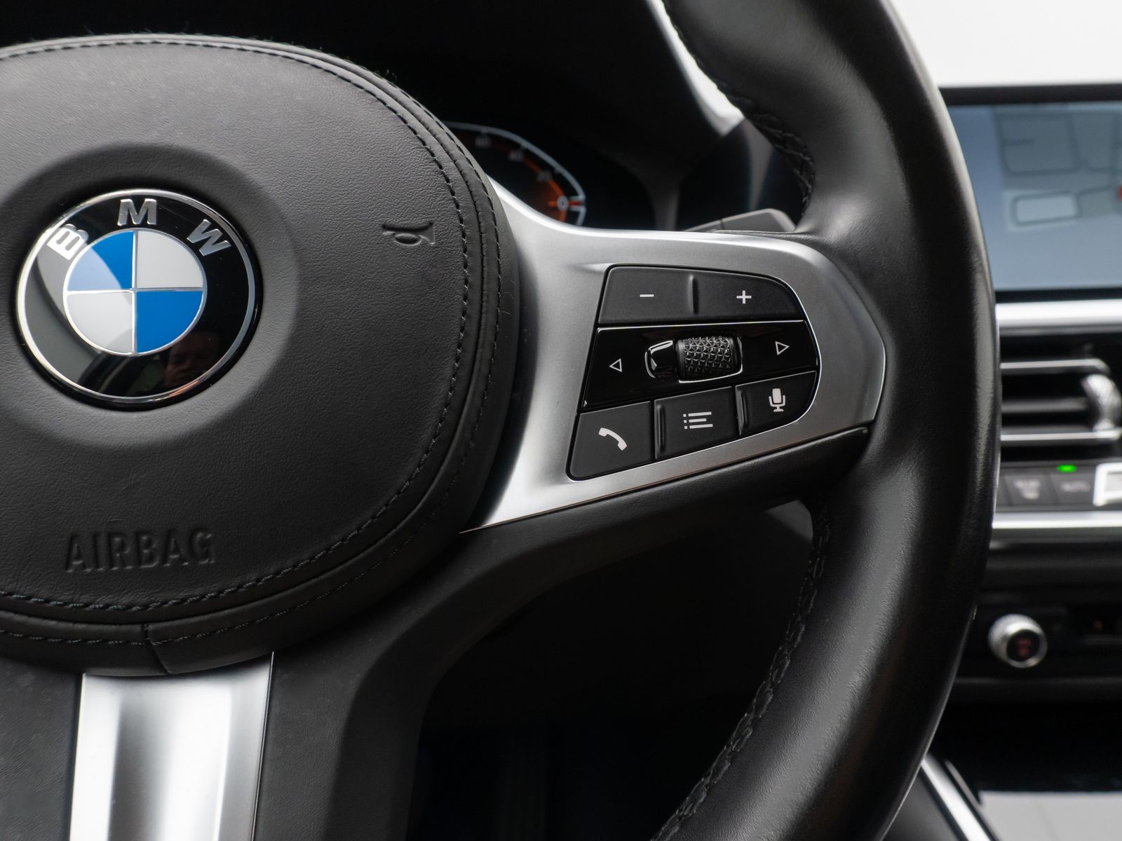 Fahrzeugabbildung BMW 330d xD Sport Line Laser DAB HUD AHK HiFi Komfor