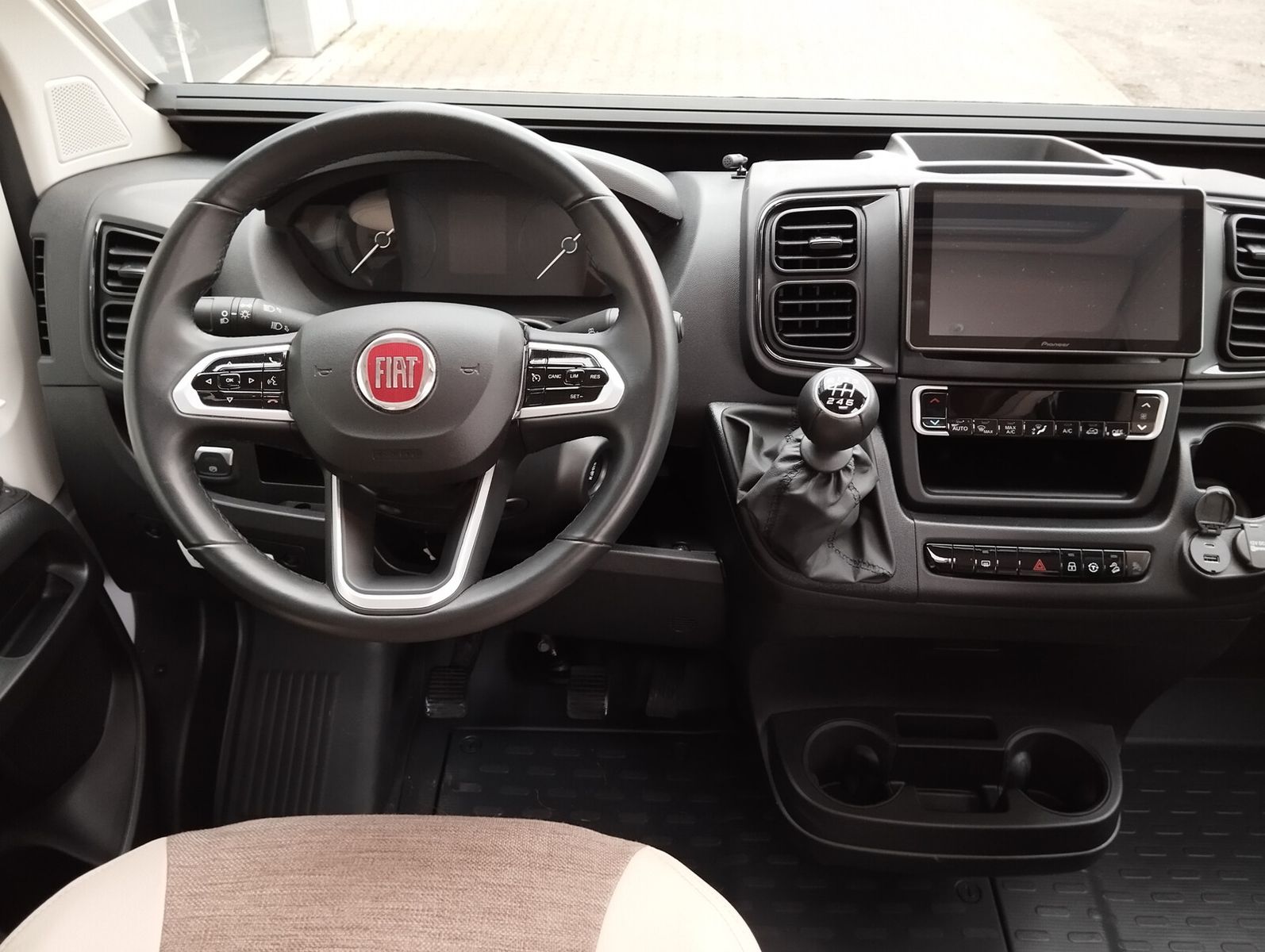 Fahrzeugabbildung Eura Mobil Van V 635 EB Mondial Plus/Mark./Fahrradträger