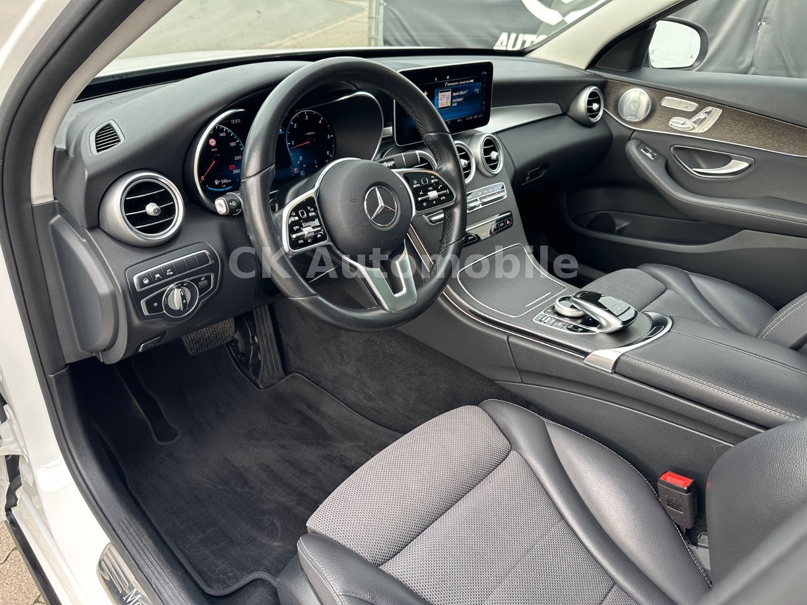 Fahrzeugabbildung Mercedes-Benz C300d T 4Matic Avantgarde/Burmeste/Navi/LED/360°