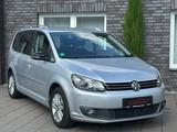 Volkswagen Touran 1.6 DSG Style/Klima/SHZ/PDC/1.Hand - mit Diesel-Antrieb Autos in Minden: Kleinbus