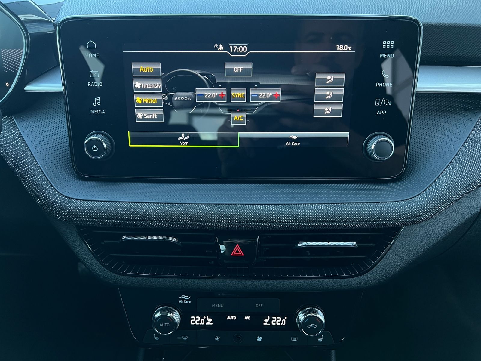 Fahrzeugabbildung SKODA Fabia Selection 1.0 TSI DSG *LED, KESSY, Rückfah