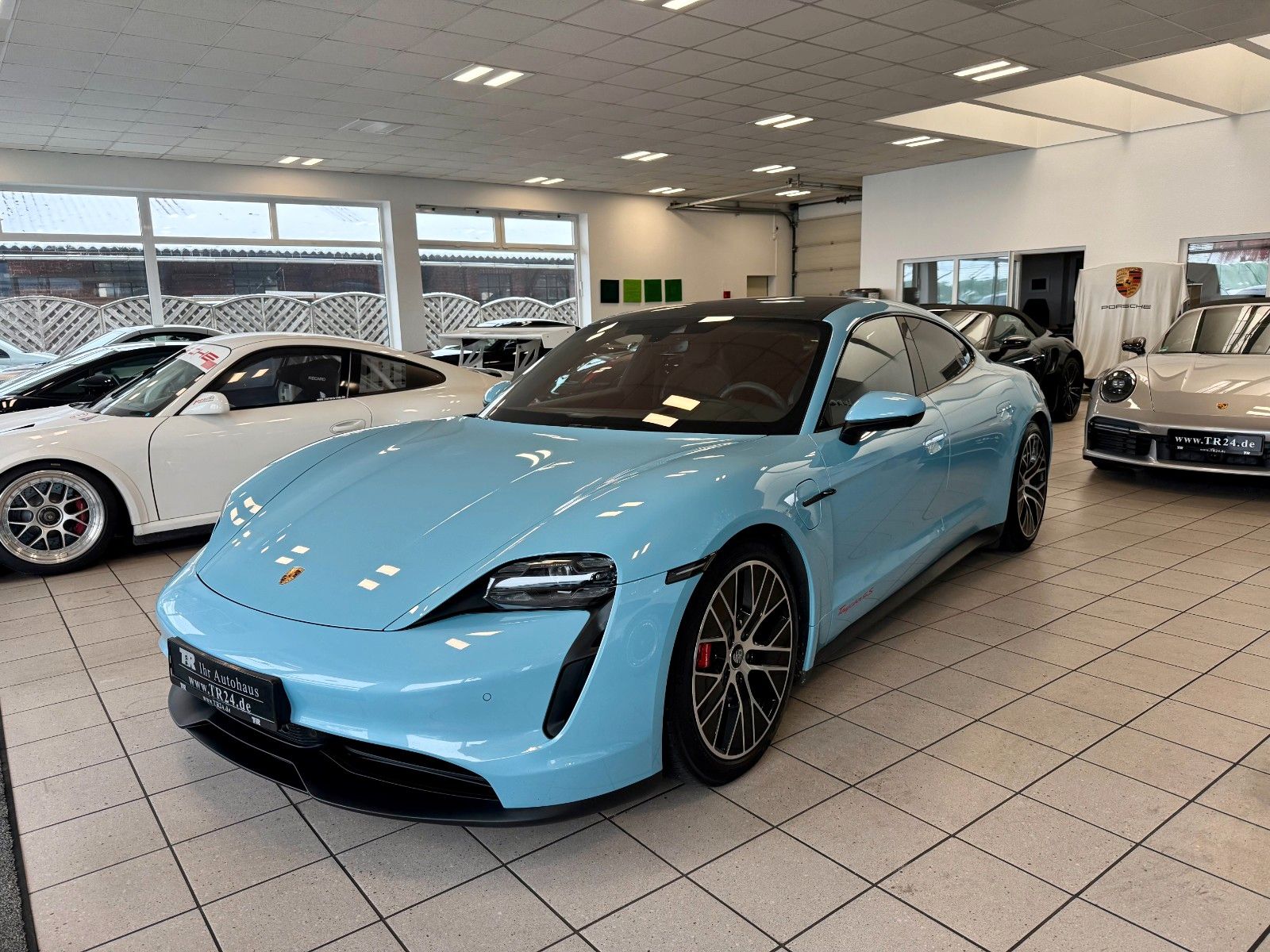 Fahrzeugabbildung Porsche Taycan 4S Performance/Panorama/PDCC/HeadUp