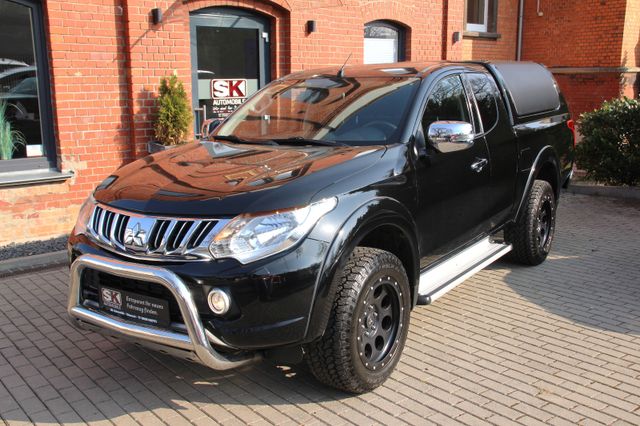 Mitsubishi L200 Plus Club Cab 4WD