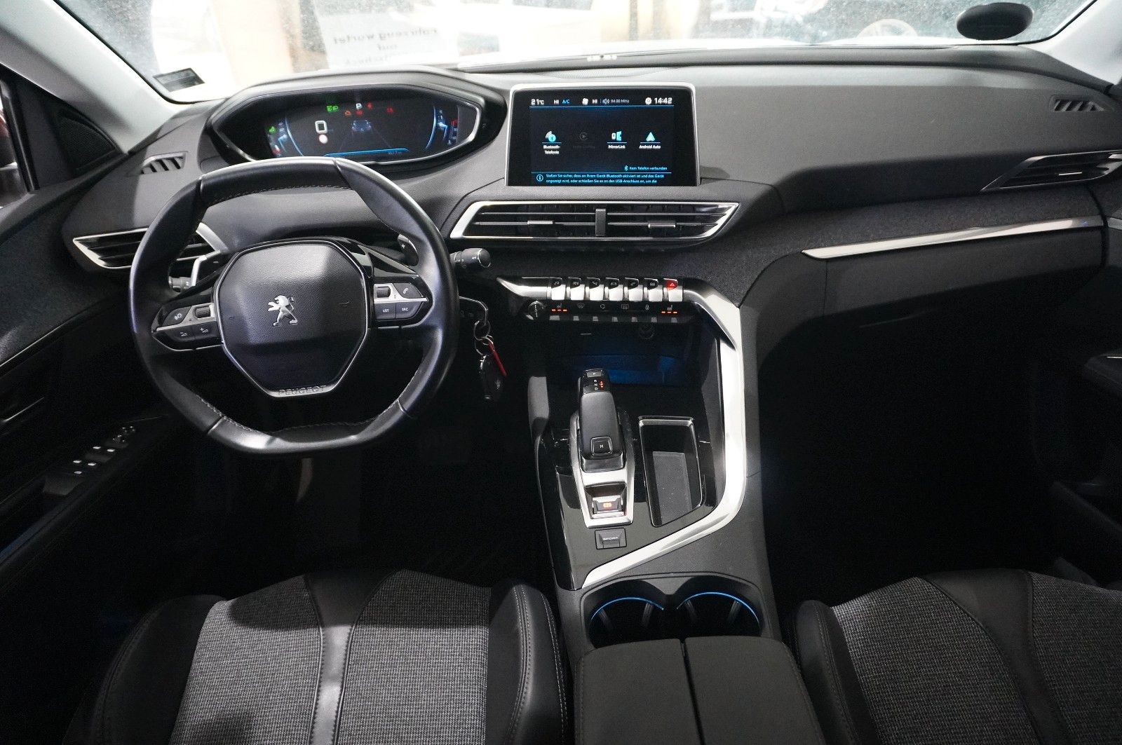 Fahrzeugabbildung Peugeot 3008 1.6D ALLURE NAVI/LED/KAMERA/SHZ/VIRTU./AHK