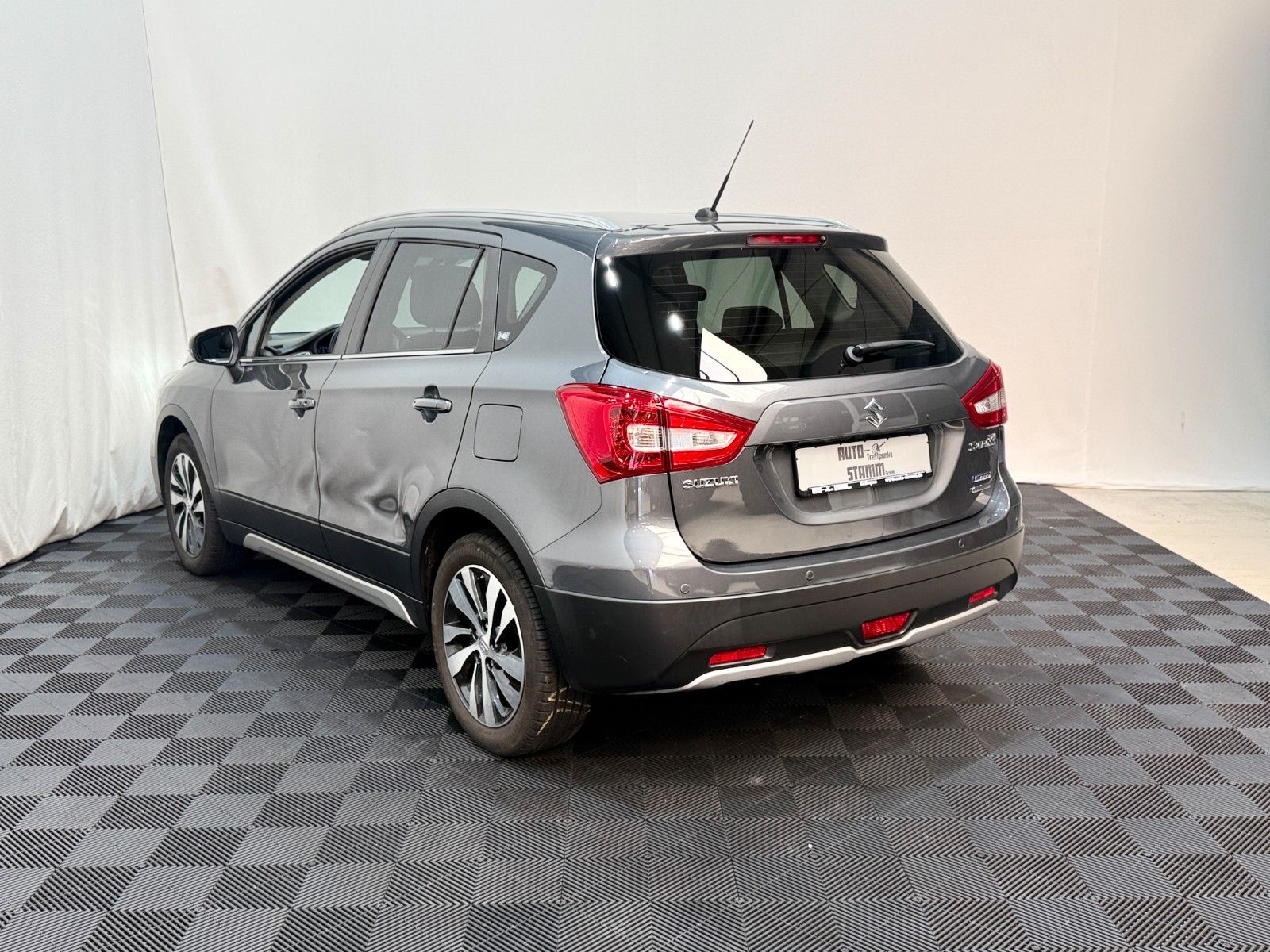 Fahrzeugabbildung Suzuki SX4 S-Cross Comfort+ 4x4 / 1. Hand / Navi / RFK