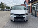 Volkswagen T5 Transporter Bus Multivan Edition 25 4Motion - Volkswagen: T25