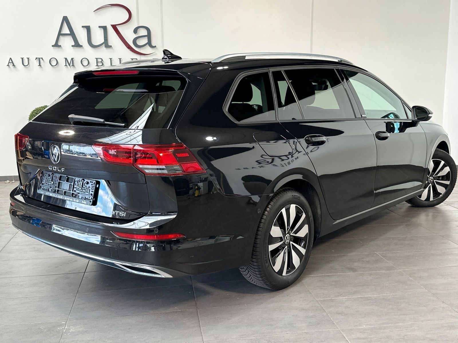 Fahrzeugabbildung Volkswagen Golf Variant 1.5 eTSI DSG Move NAV+LED+GJR+KAM
