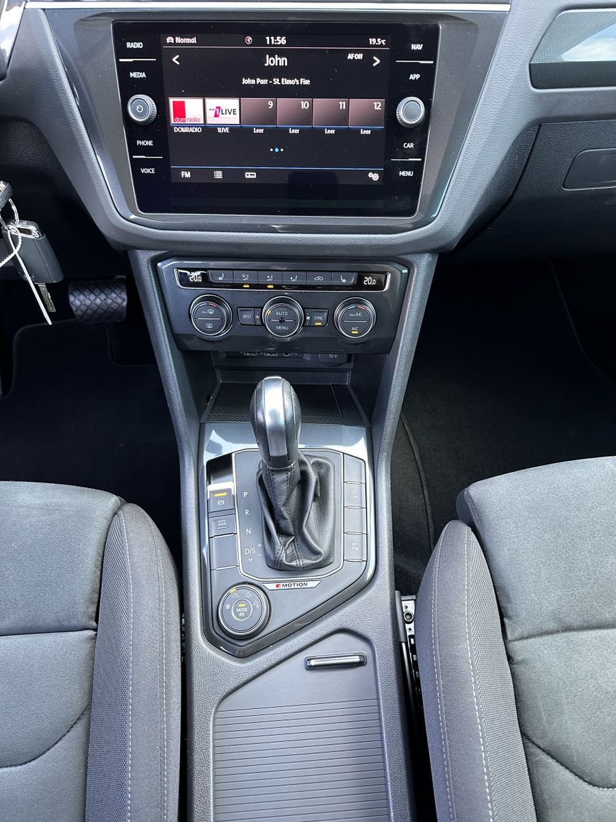 Fahrzeugabbildung Volkswagen Tiguan 2.0 TDI DSG 4M HL NAV+LED+AHK+HUD+VCOCK