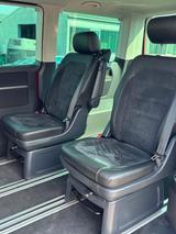 Volkswagen T6 Multivan - rote Volkswagen T6 Multivan