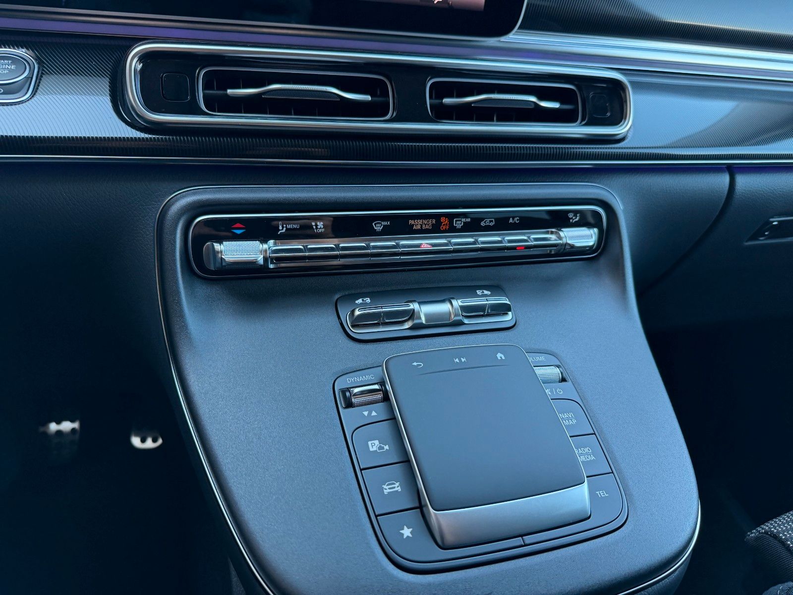 Fahrzeugabbildung Mercedes-Benz V 220 d STYLE AHK2,5to MULTIBEAM 360 DISTRONIC