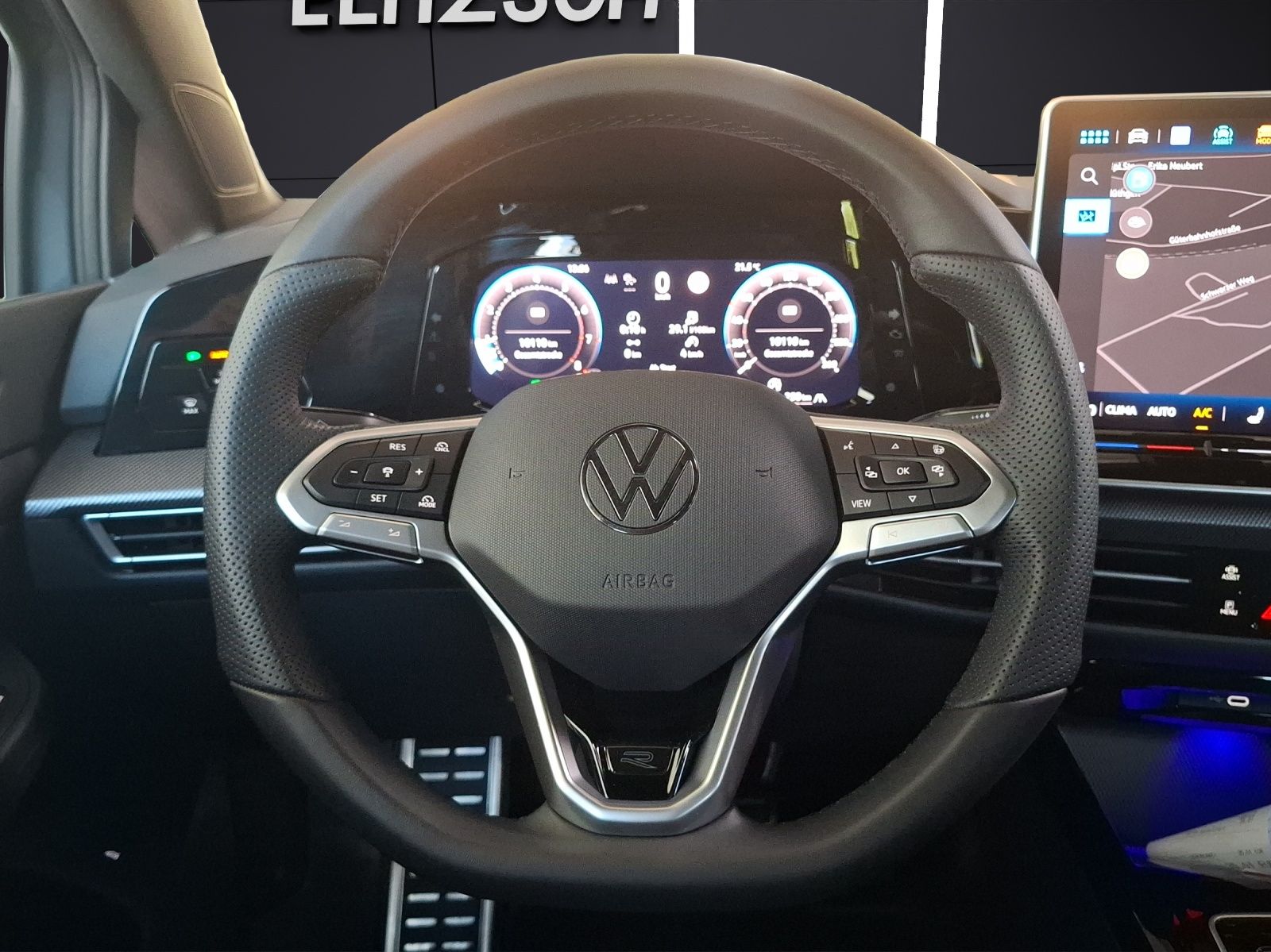 Fahrzeugabbildung Volkswagen Golf VIII Variant eTSI R-Line DSG LED Navi AID A