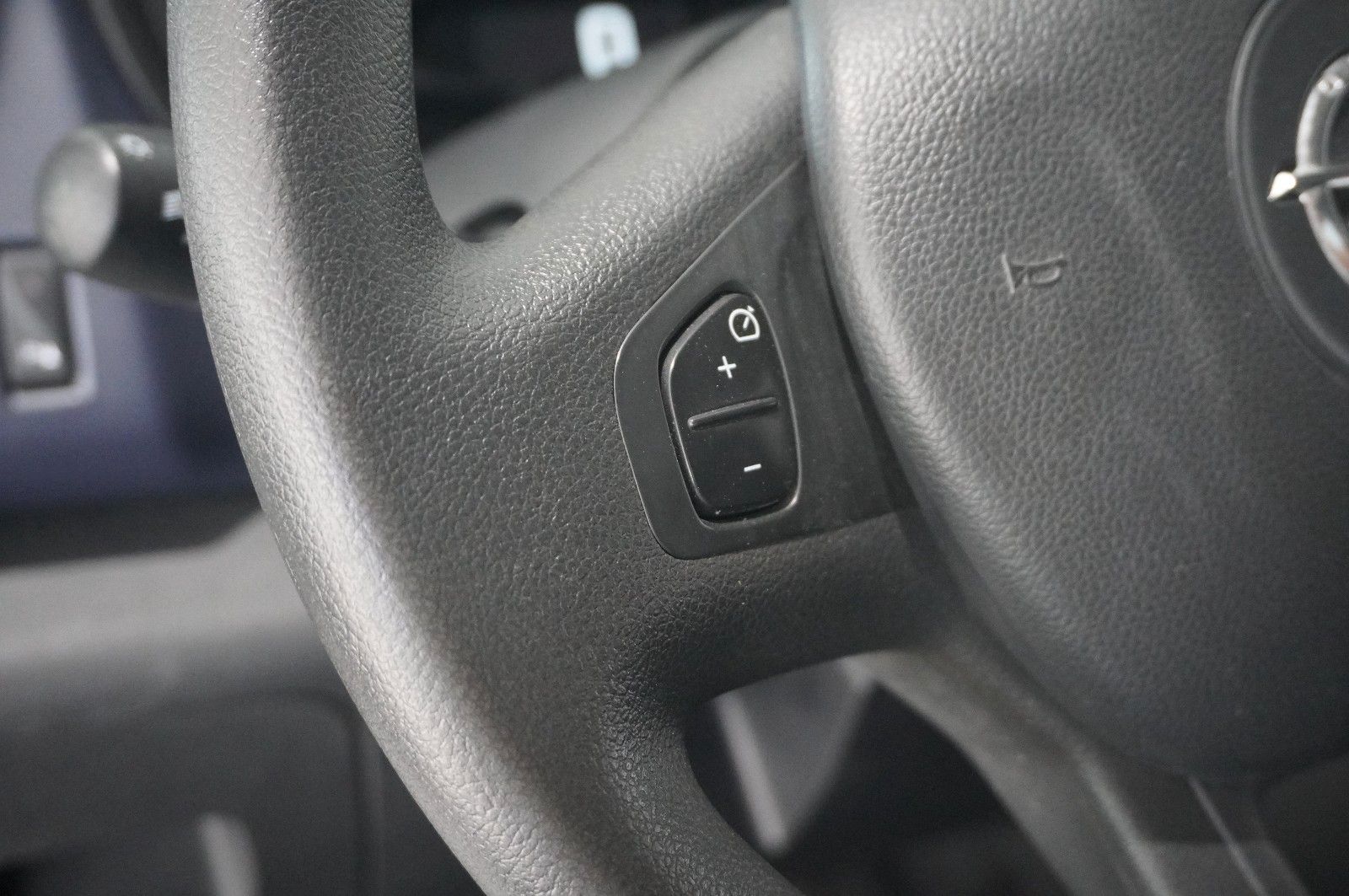Fahrzeugabbildung Opel Vivaro B 1.6D KOMBI 8-SITZE L1H1 KLIMA/PDC/TEMP.