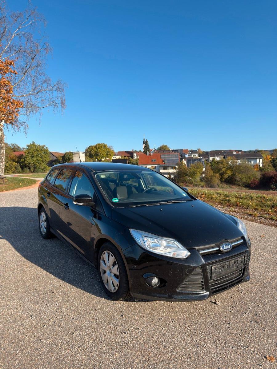 Ford Focus 2011 — вигляд ззаду
