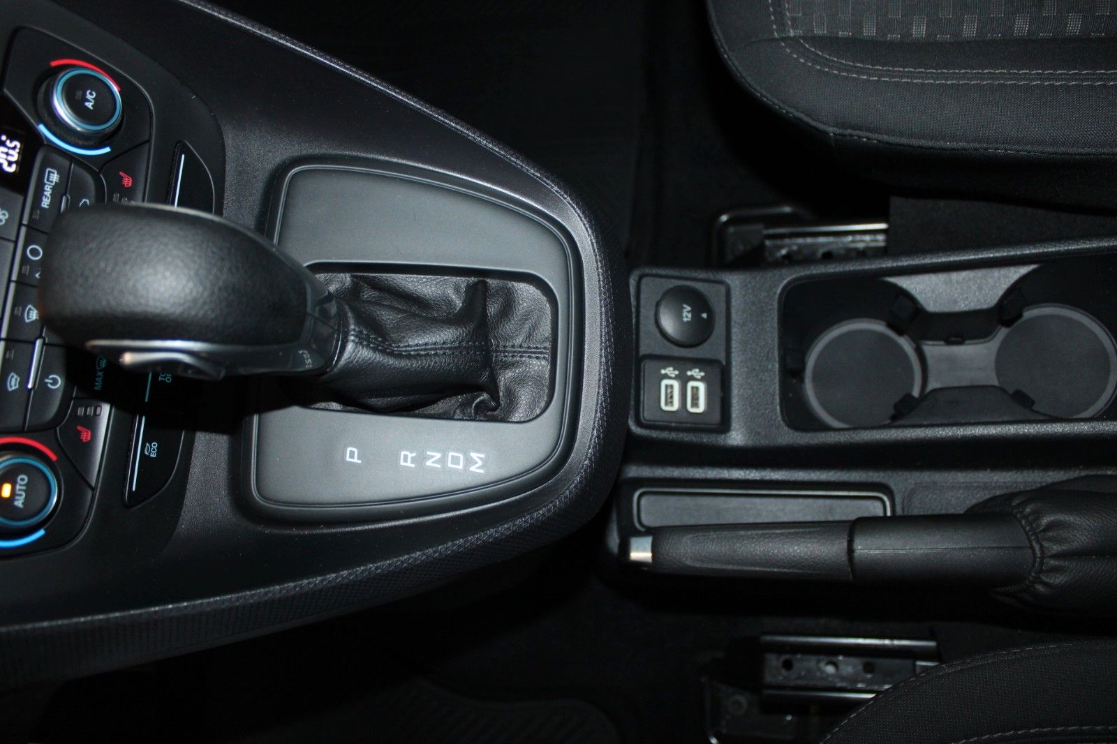 Fahrzeugabbildung Ford Grand Tourneo Connect Aut. NAVI STDHZ CAM AHK