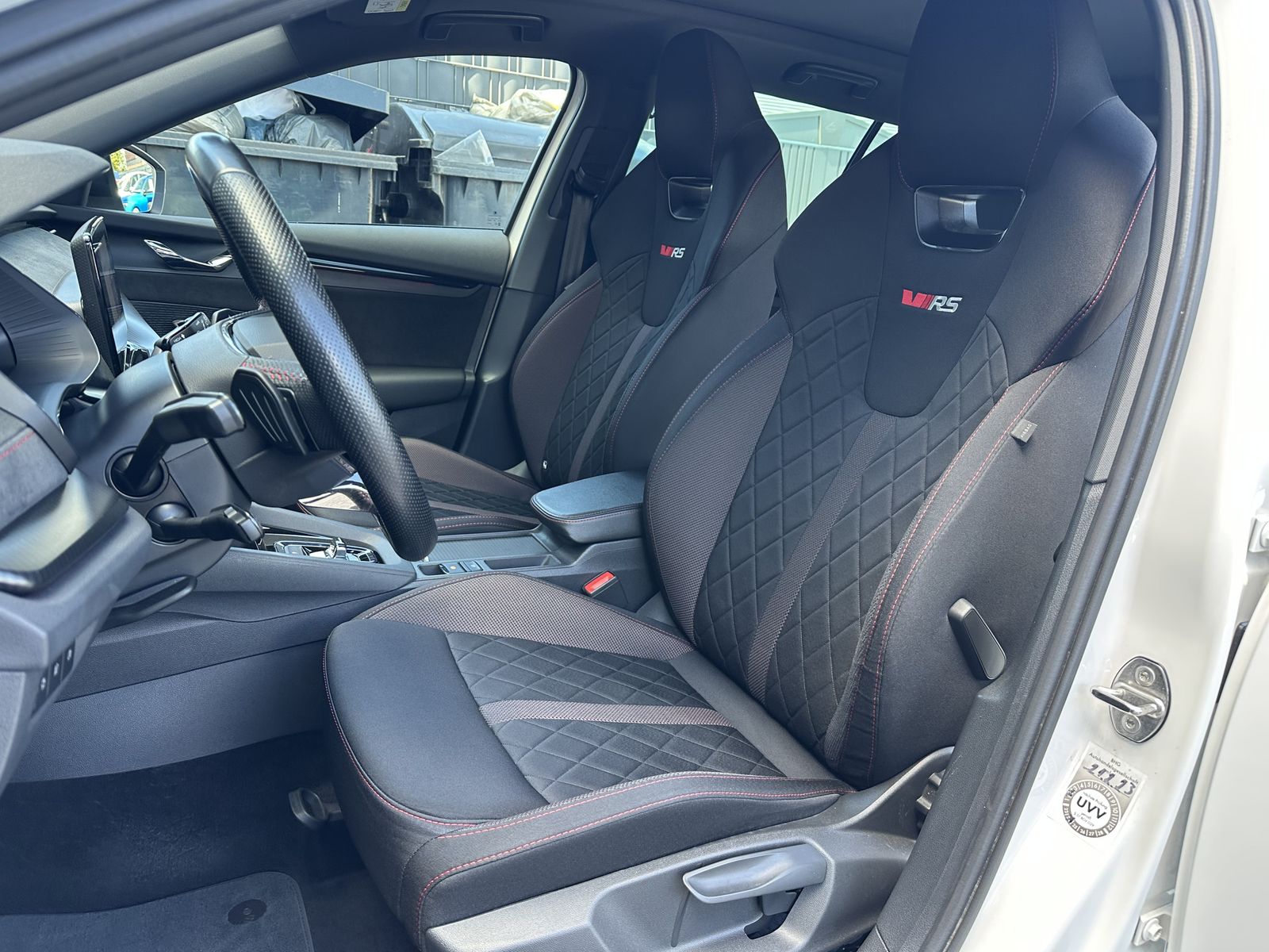 Fahrzeugabbildung SKODA Octavia Combi RS NAV+MATRIX+PANO+STHZ+18ZOLL+KAM