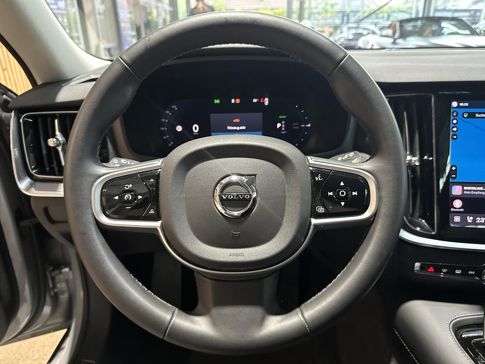 Volvo V60 Plus Dark Plug-In Leder R.Cam Memory AHK AWD, миниатюра 16