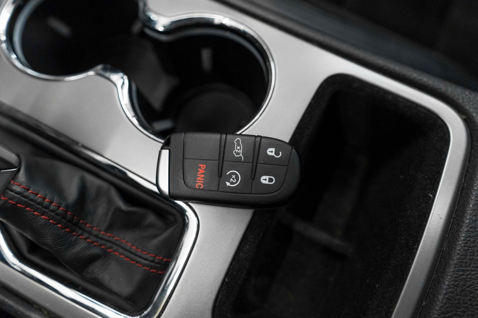 Fahrzeugabbildung Jeep Grand Cherokee Laredo X 3,6L LPG 4X4 KAM PANO