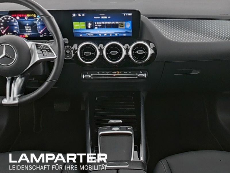 Mercedes-Benz GLA 180 PRO Adv AUT-7G NAV LED VoDIS AHK KAM WiP foto 5