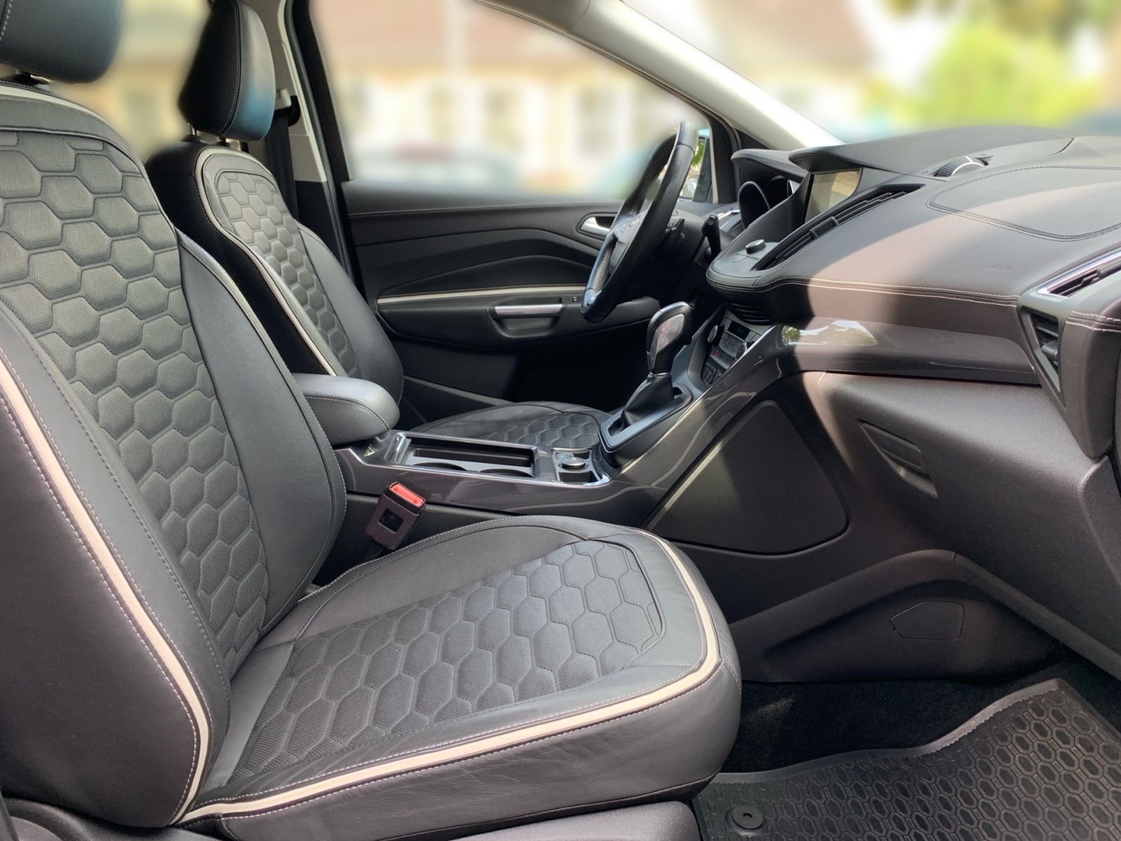 Fahrzeugabbildung Ford Kuga 1.5 EcoBoost Automatik Vignale 4x4 AHK