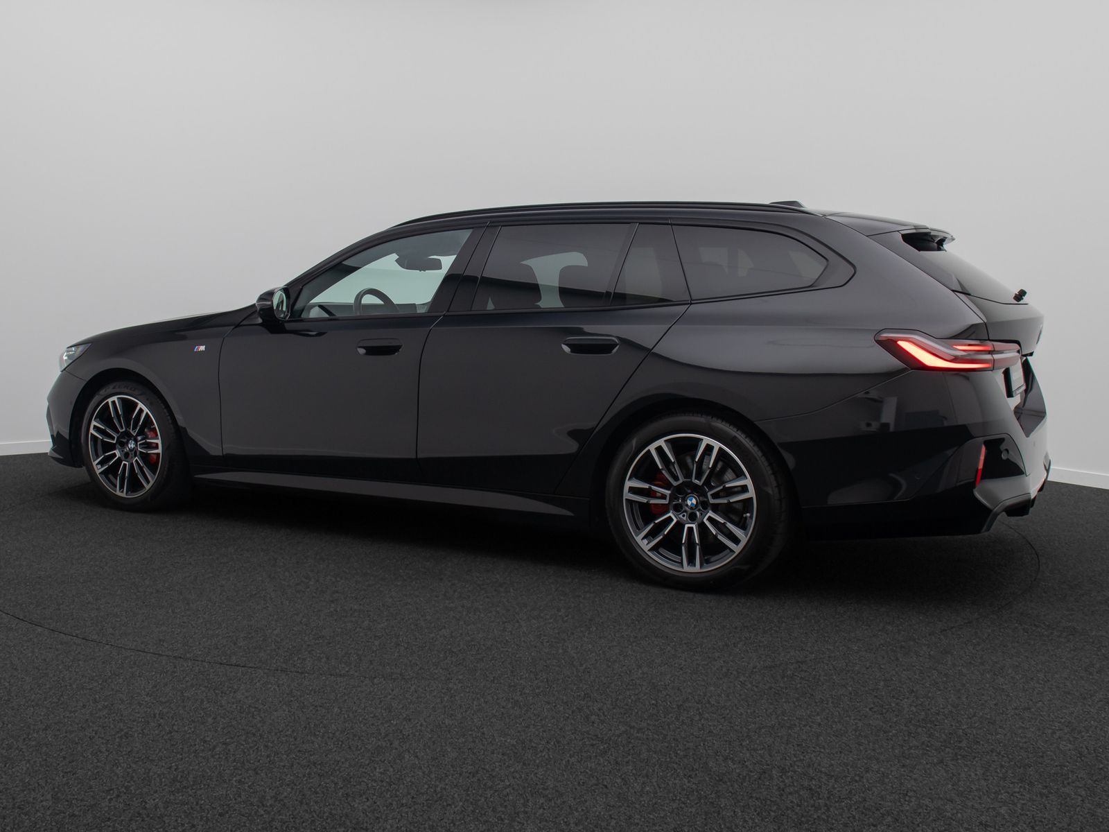 Fahrzeugabbildung BMW 520d M Sport 360&deg;H/K Alarm DAB HUD Bel&uuml;ftung 19"