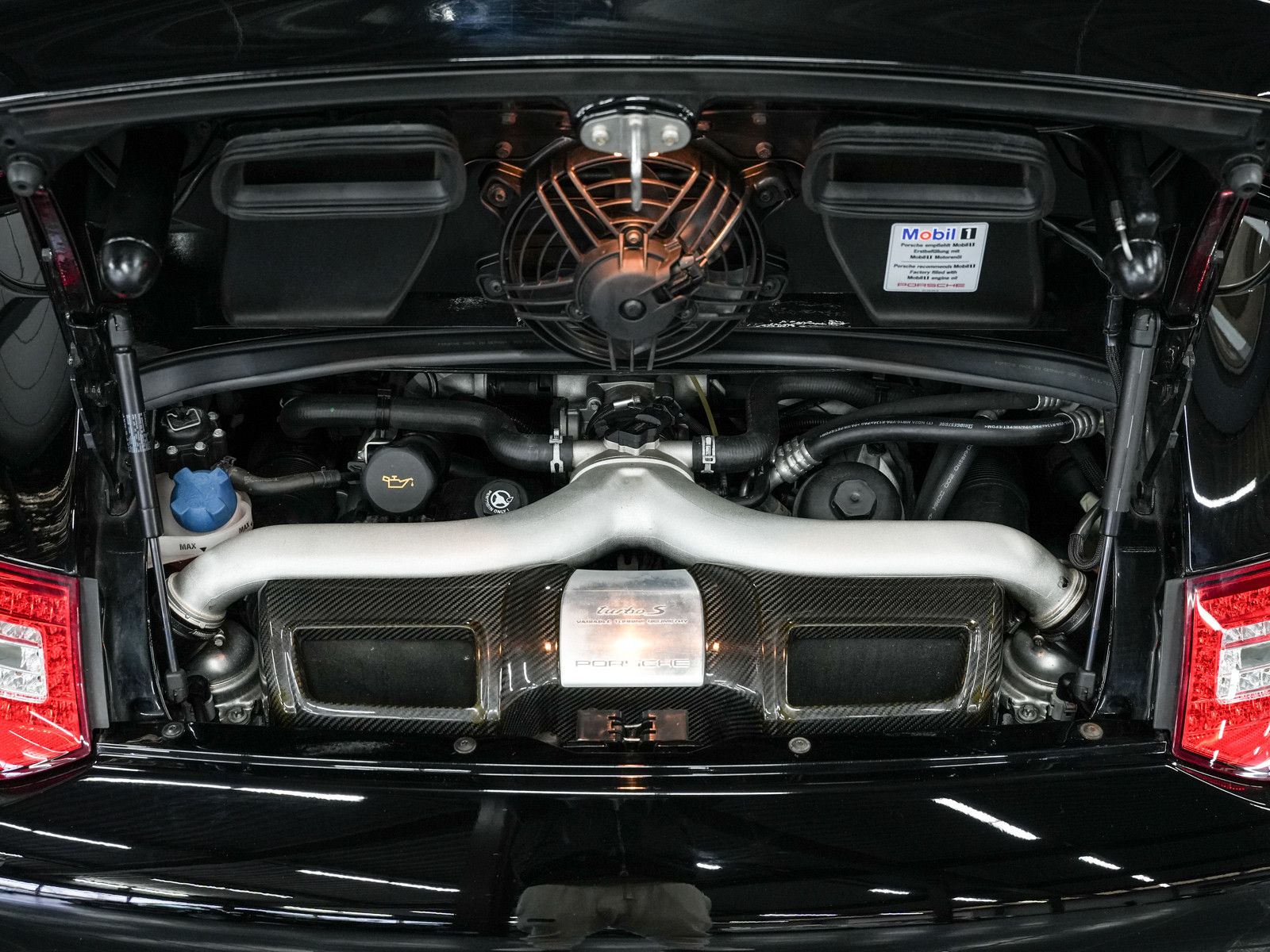 Fahrzeugabbildung Porsche 911 Turbo S Cabrio - Exklusiver Volllederumfang