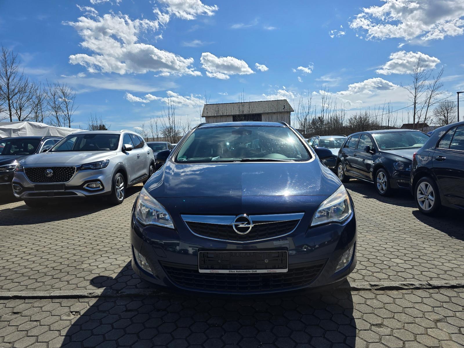 Opel Astra 2012 — photo 9