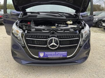 Mercedes V 220 - 9